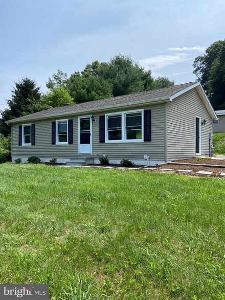 415 Saginaw Rd, Mount Wolf, PA 17347