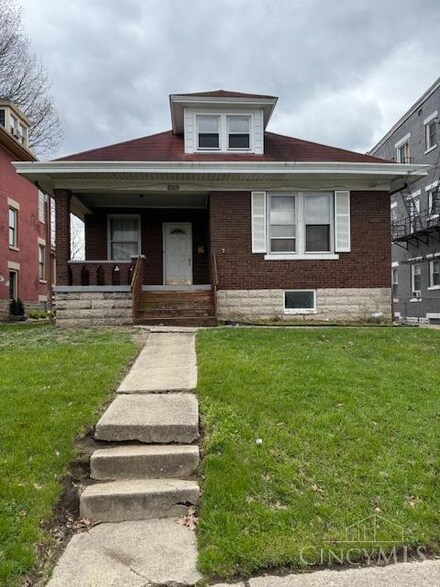 4569 Smith Rd, Cincinnati, OH 45212