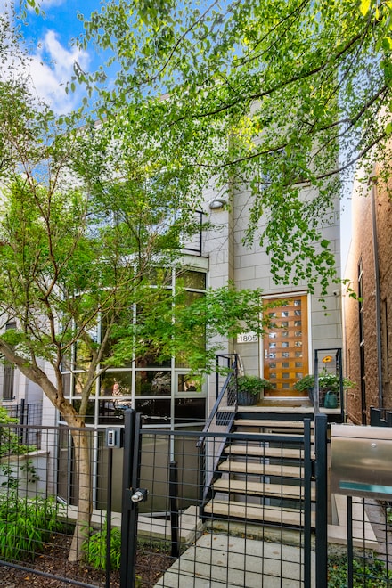 1805 N Wolcott Ave, Chicago, IL 60622