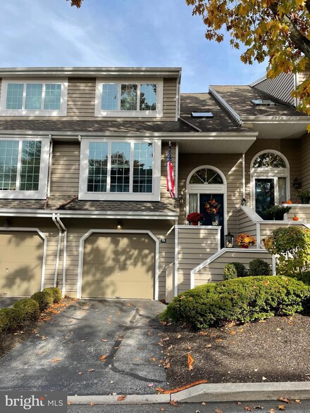 10 Cabot Dr, Chesterbrook, PA 19087