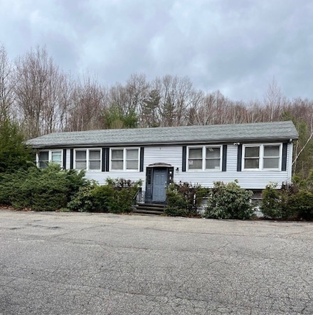 27 Douglas Rd, Webster, MA 01570