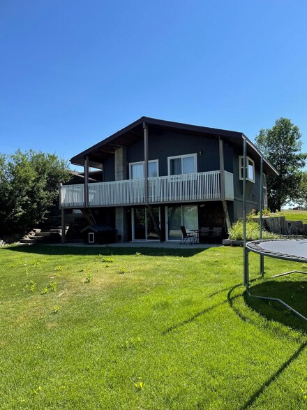 110 10th Ave NE, Choteau, MT 59422