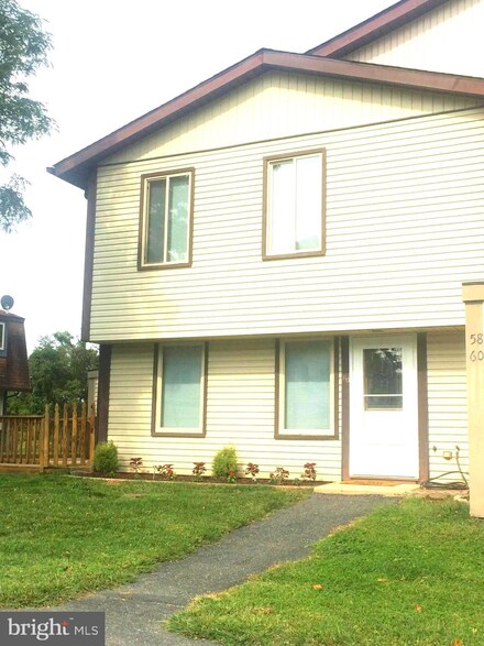 60 King Henry Cir, Rosedale, MD 21237
