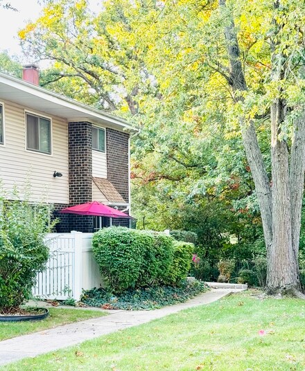 907 White Oak Ln Unit 1, University Park, IL 60484