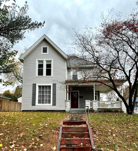 868 Chestnut St, Coshocton, OH 43812