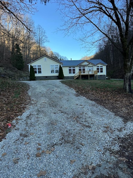 2828 Powells Creek, Pikeville, KY 41501