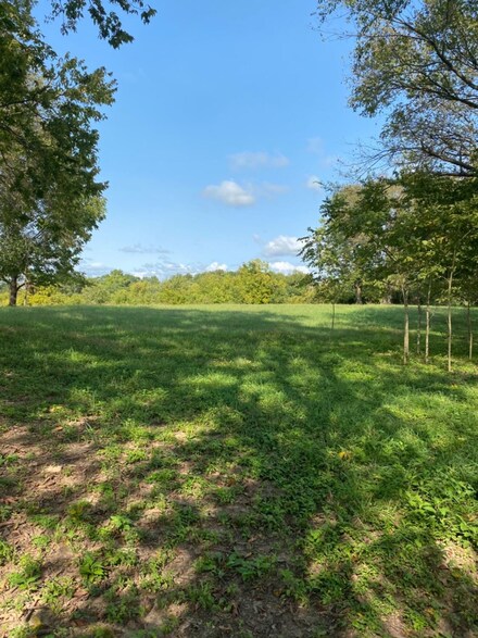 460 Meadow Lake Dr, Lancaster, KY 40444
