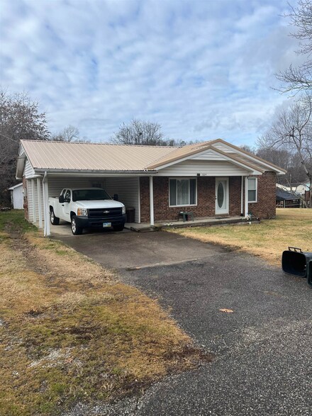 1024 W Sterling Ct, Ashland, KY 41102