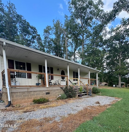 1915 Dante Rd, Saint Paul, VA 24283