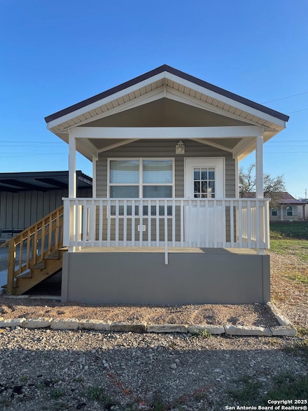 144 S School St, Harper, TX 78631