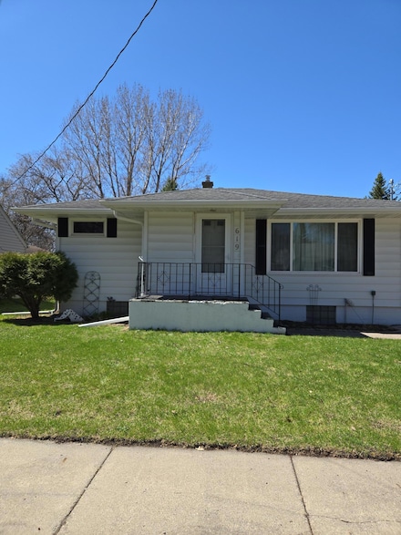 619 15th St N, Moorhead, MN 56560