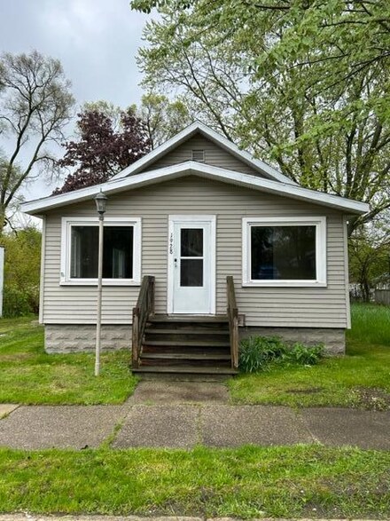 1928 Hudson St, Muskegon, MI 49441