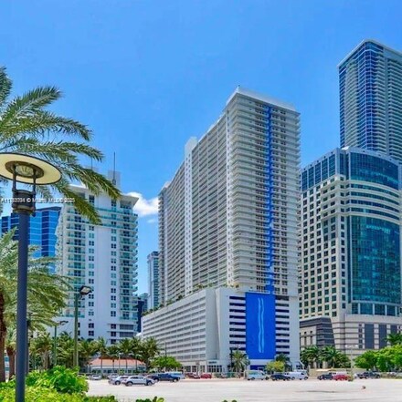 1200 Brickell Bay Dr Unit 2918, Miami, FL 33131