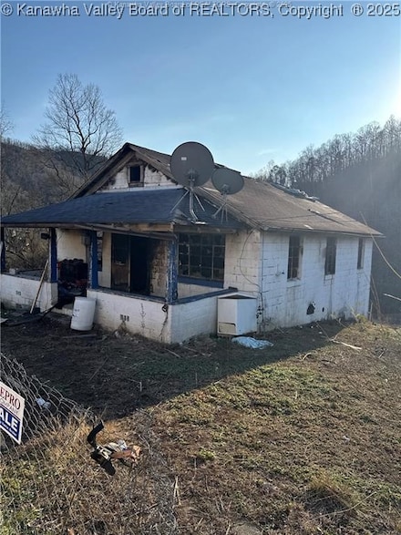 50 Graley Rd, Racine, WV 25165