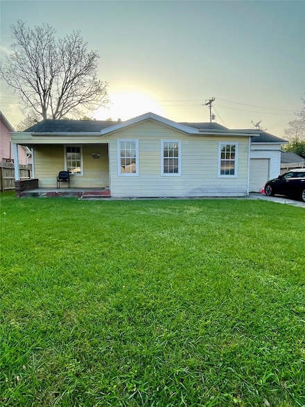 1208 Eastman St, Pasadena, TX 77506