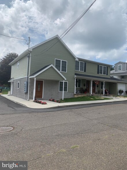 140 N 6th St, Frackville, PA 17931