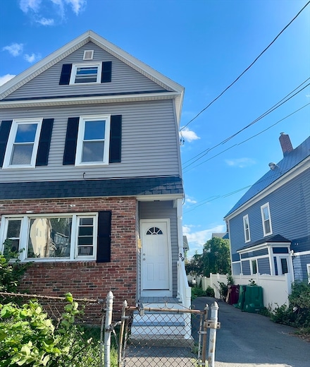 39 7th St Unit 1, Lowell, MA 01850