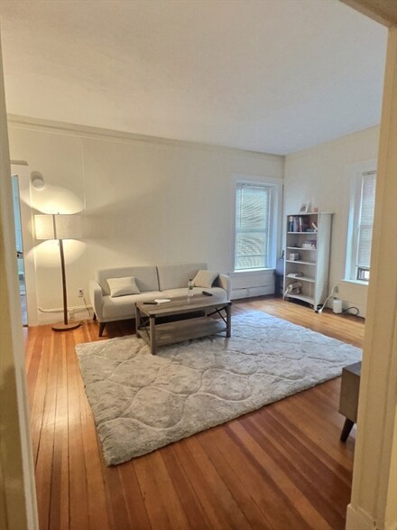 1382 Beacon St Unit 10, Brookline, MA 02446