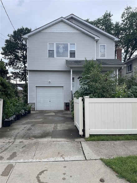 199 Wellesley St, Hempstead, NY 11550