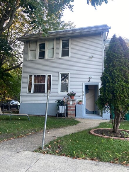 601 E Benton St, Joliet, IL 60432