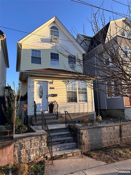 306 Ivy St, Kearny, NJ 07032