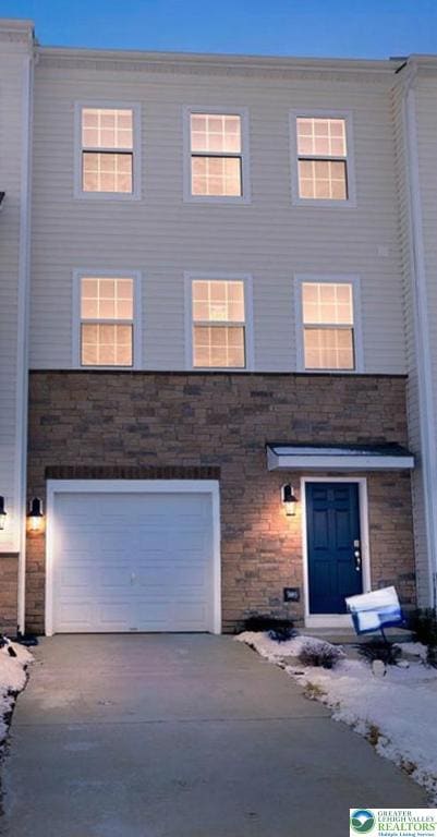 8338 Alexander Ct, Breinigsville, PA 18031