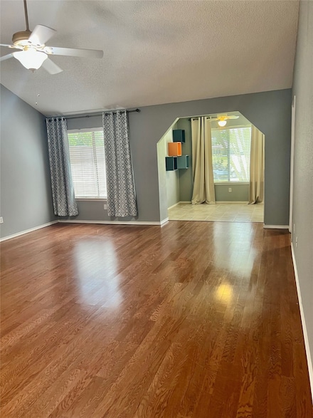 667 E Country Grove Cir, Pearland, TX 77584