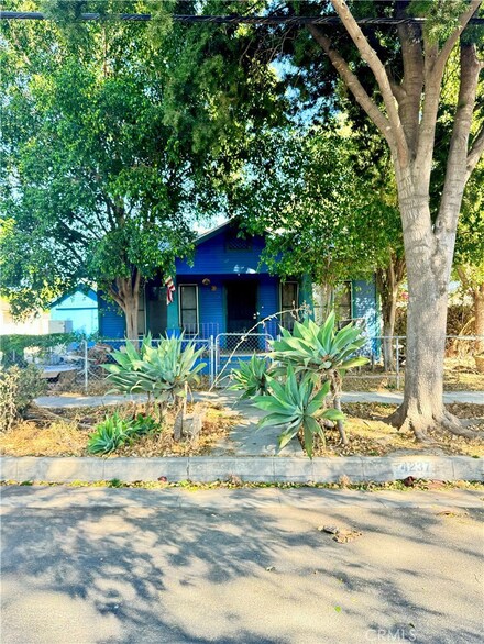 4237 4th St, Riverside, CA 92501