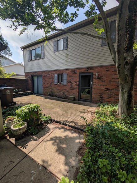 2013 Laura Ln, Chesterton, IN 46304