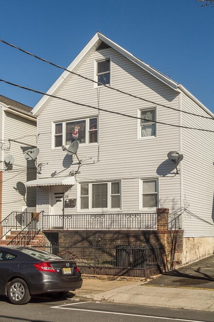 33 W 24th St, Bayonne, NJ 07002