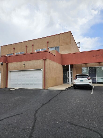 330 Adams St SE, Albuquerque, NM 87108