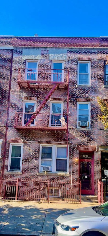 4538 40th St, Long Island City, NY 11104