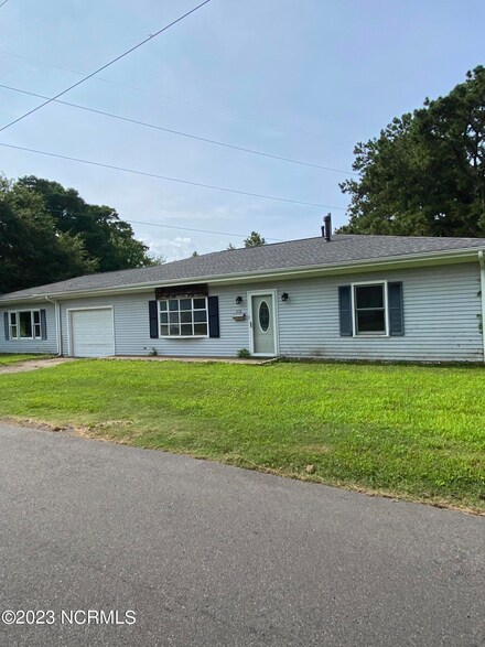 302 E King St, Edenton, NC 27932