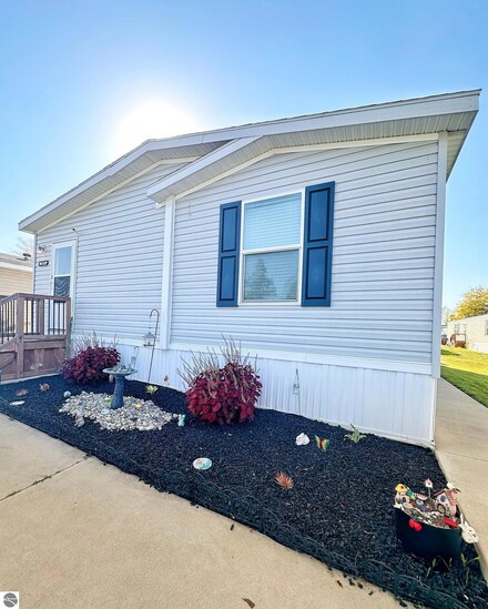 1039 Pebble Creek Dr, Mount Pleasant, MI 48858