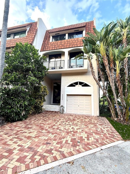 5950 Paradise Point Dr, Palmetto Bay, FL 33157