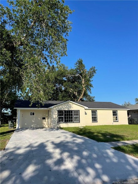 419 Arlington Dr, Lake Charles, LA 70605