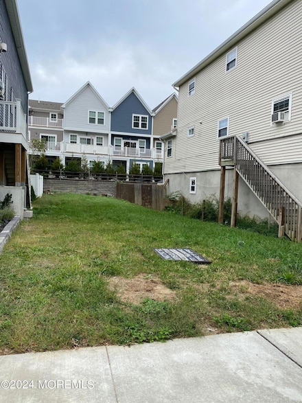 17 Locust St, Highlands, NJ 07732