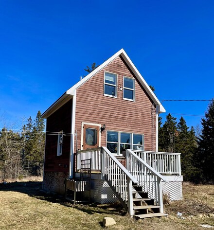 748 N Haven Rd, Vinalhaven, ME 04863