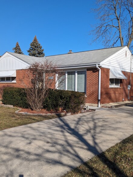 1465 S 5th Ave, Des Plaines, IL 60018
