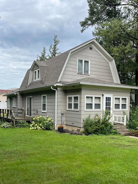 305 S Brown Ave, Graettinger, IA 51342