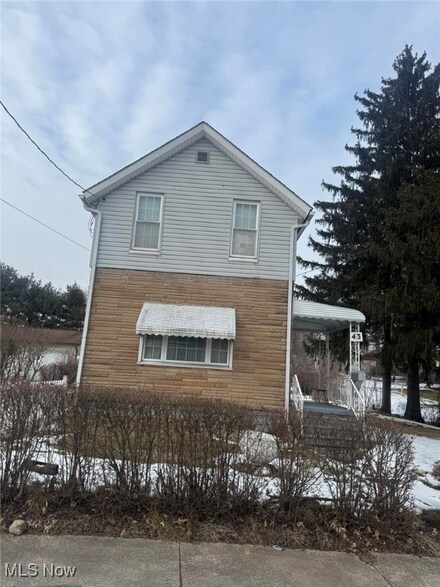 43 W Huston St, Barberton, OH 44203