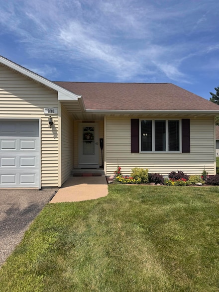 938 Mead Dr Unit 4A, Waupaca, WI 54981