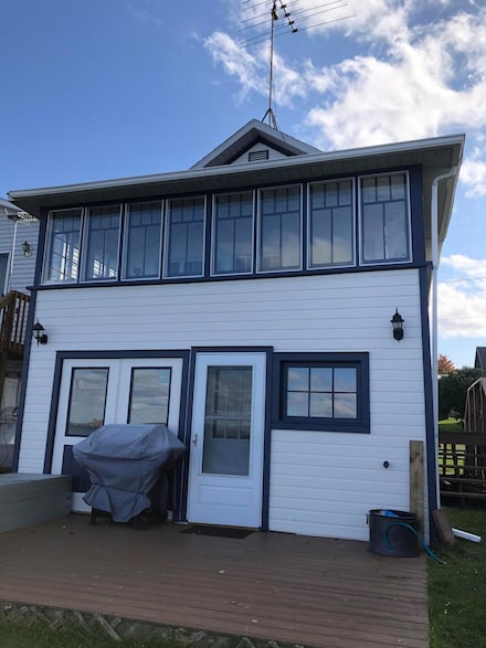 303 Sanford Ave, Houghton Lake, MI 48629