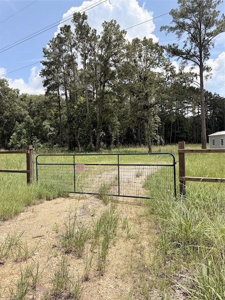 828 County Road 6881 N, Dayton, TX 77535