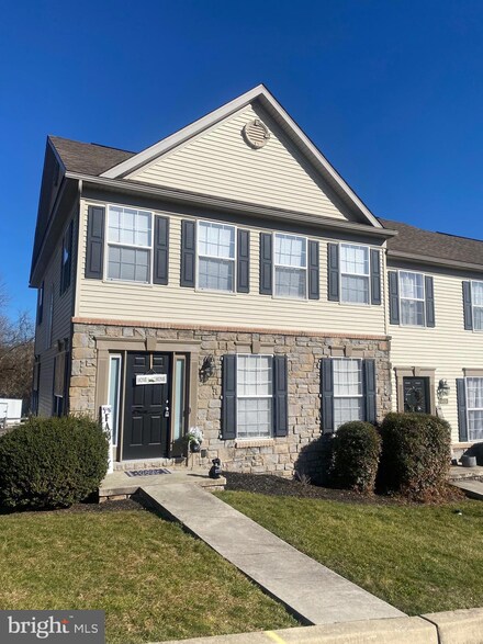 2777 Seabiscuit St Unit 11A, York, PA 17402