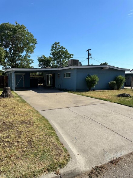2736 E Pontiac Way, Fresno, CA 93726