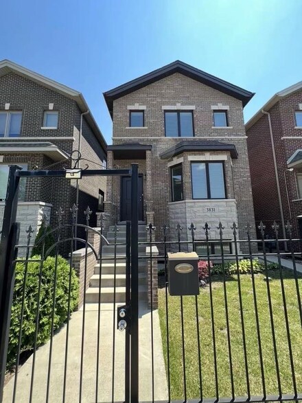 3831 S Hermitage Ave, Chicago, IL 60609