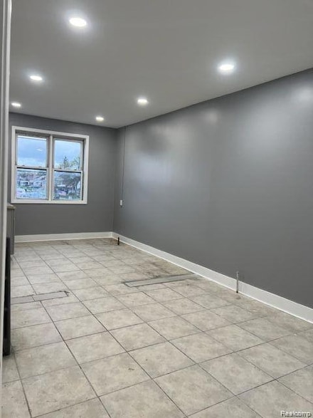 15807 W Warren Ave, Detroit, MI 48228