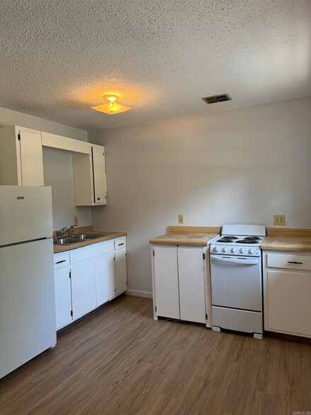 1600 N Lane St, Pine Bluff, AR 71602