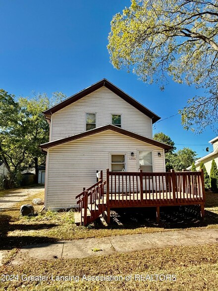 1206 Water St, Eaton Rapids, MI 48827